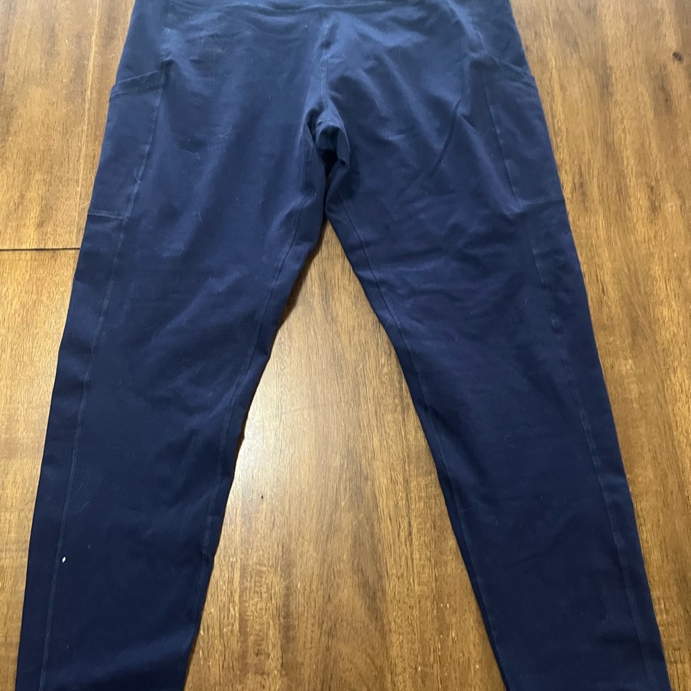 Aerie Offline the hugger leggings and navy blue. Extra large short.